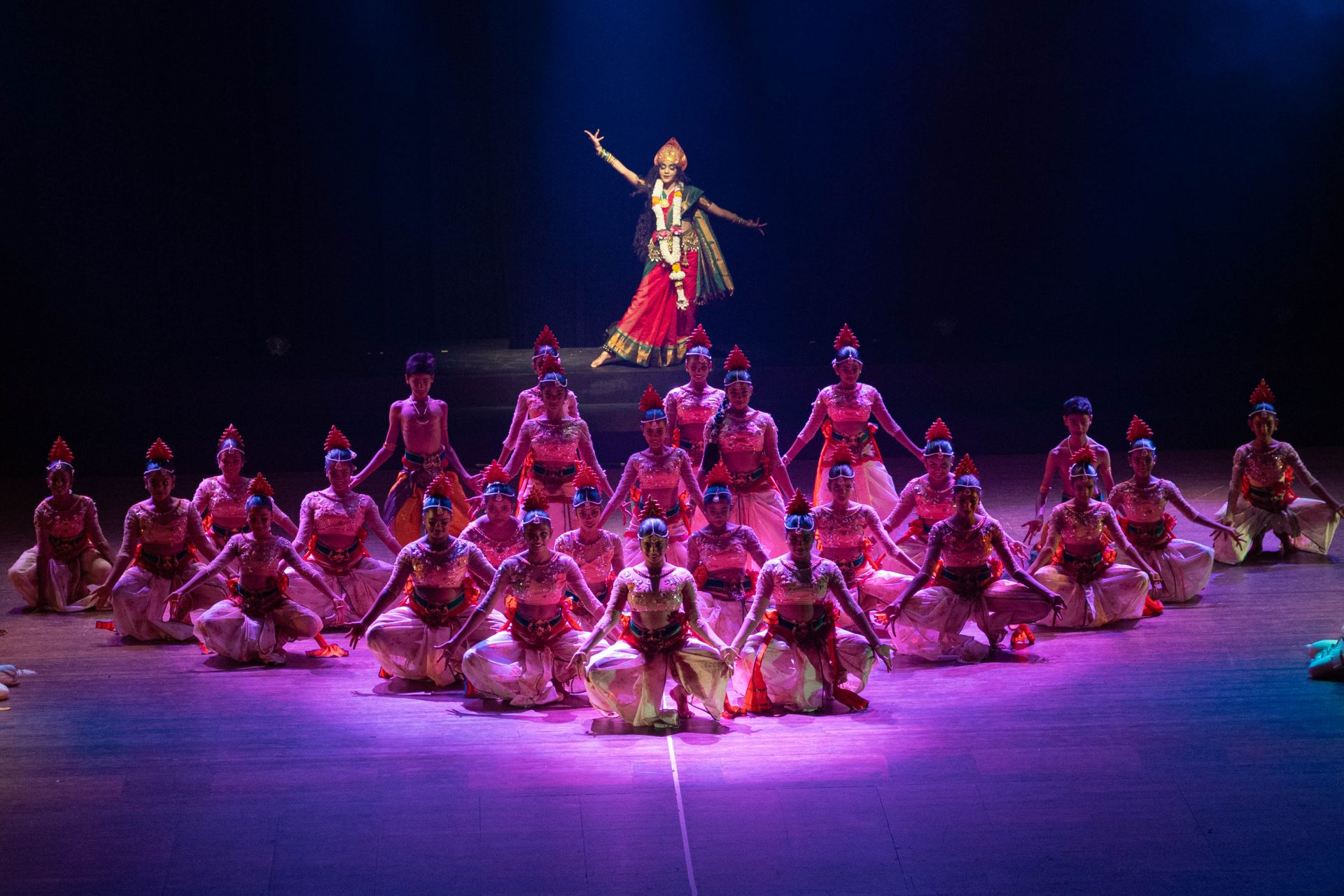 classical dance stage lead performer ln08618