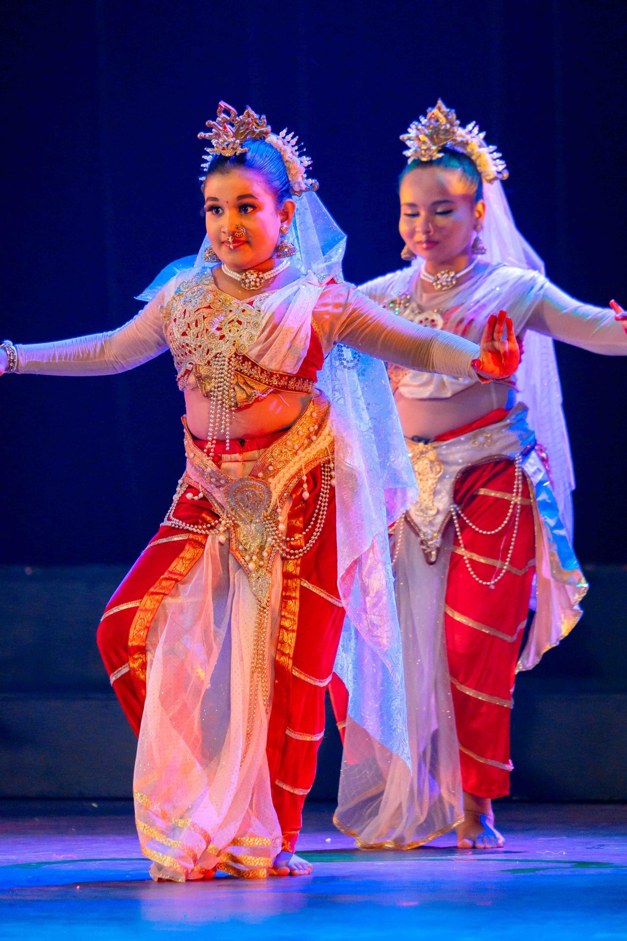 classical dancers red gold stage dtm08457