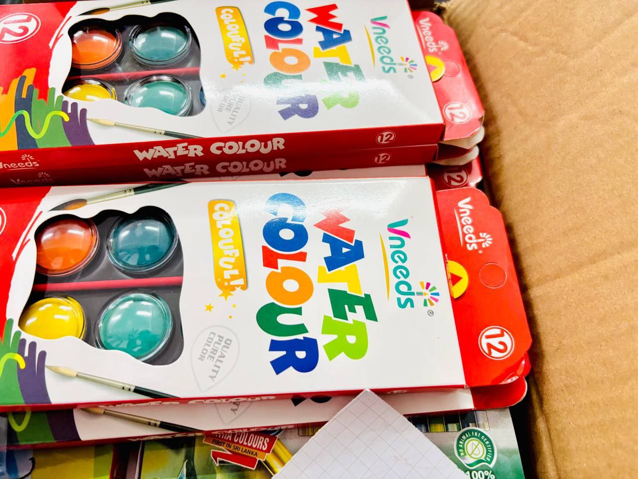 Bright Vneeds watercolour paint sets with brushes for kids, classroom, or art supplies bulk.